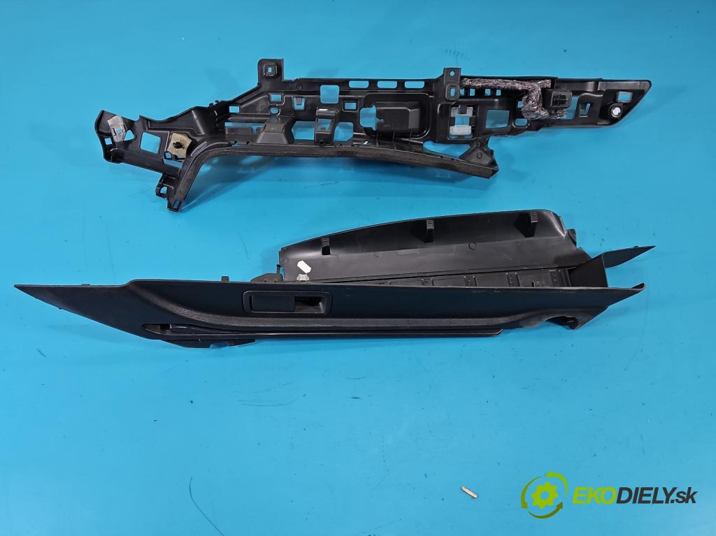 Peugeot 308 II 2013-2021 1.2 12V 110 hp manual 81 kW 1199 cm3 5- Tapacír: kufra: pravé 98217877ZD