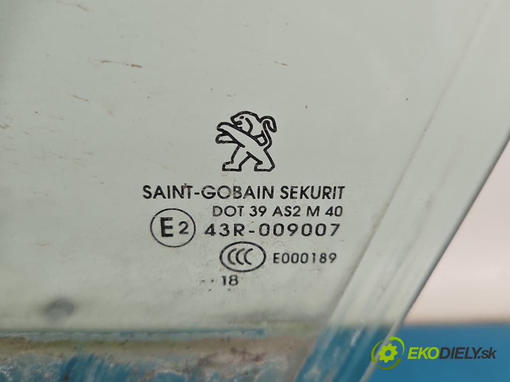 Peugeot 308 II 2013-2021 1.2 12V 110 HP manual 81 kW 1199 cm3 5- sklo dvere predné ľavé