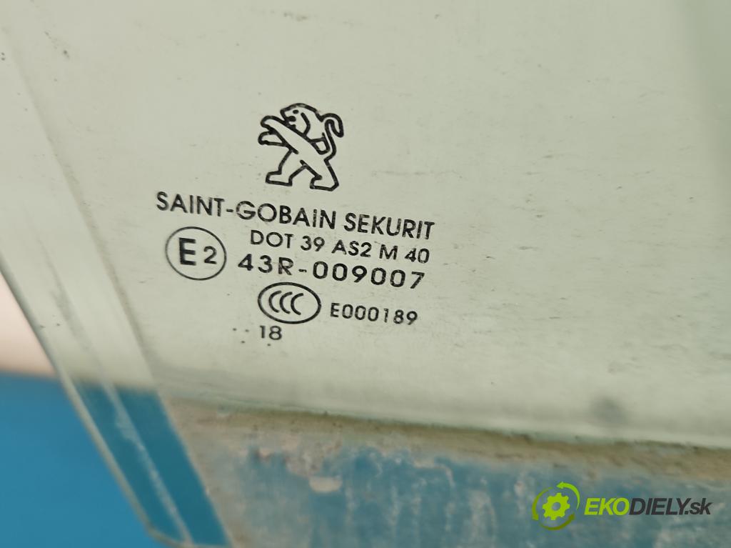 Peugeot 308 II 2013-2021 1.2 12V 110 HP manual 81 kW 1199 cm3 5- sklo dvere predné pravé