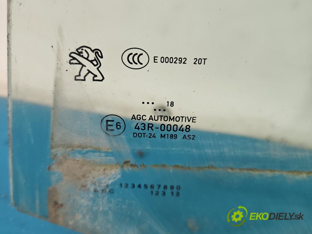 Peugeot 308 II 2013-2021 1.2 12V 110 HP manual 81 kW 1199 cm3 5- sklo dvere zadné ľavé