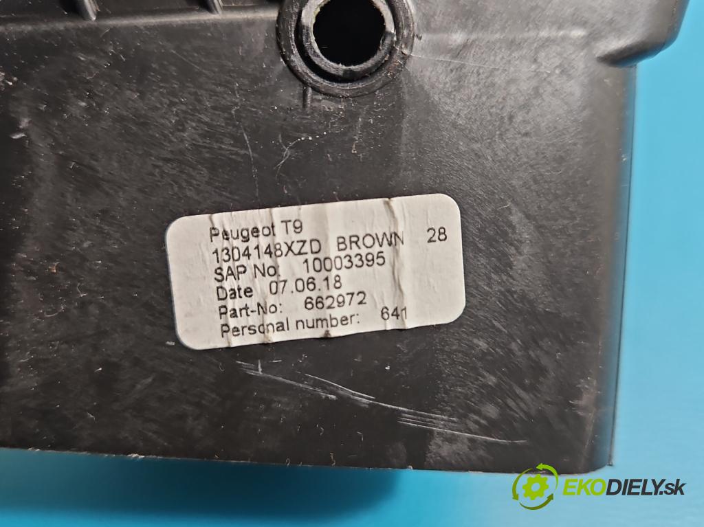 Peugeot 308 II 2013-2021 1.2 12V 110 HP manual 81 kW 1199 cm3 5- Mřížka: kúrenia stredová 1304148XZD (Mriežka kúrenia (fukár))