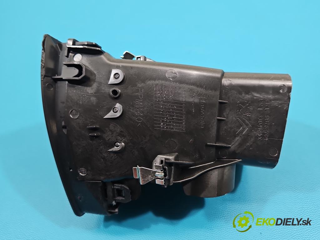 Peugeot 308 II 2013-2021 1.2 12V 110 HP manual 81 kW 1199 cm3 5- Mřížka: kúrenia stredová 1304145 (Mriežka kúrenia (fukár))