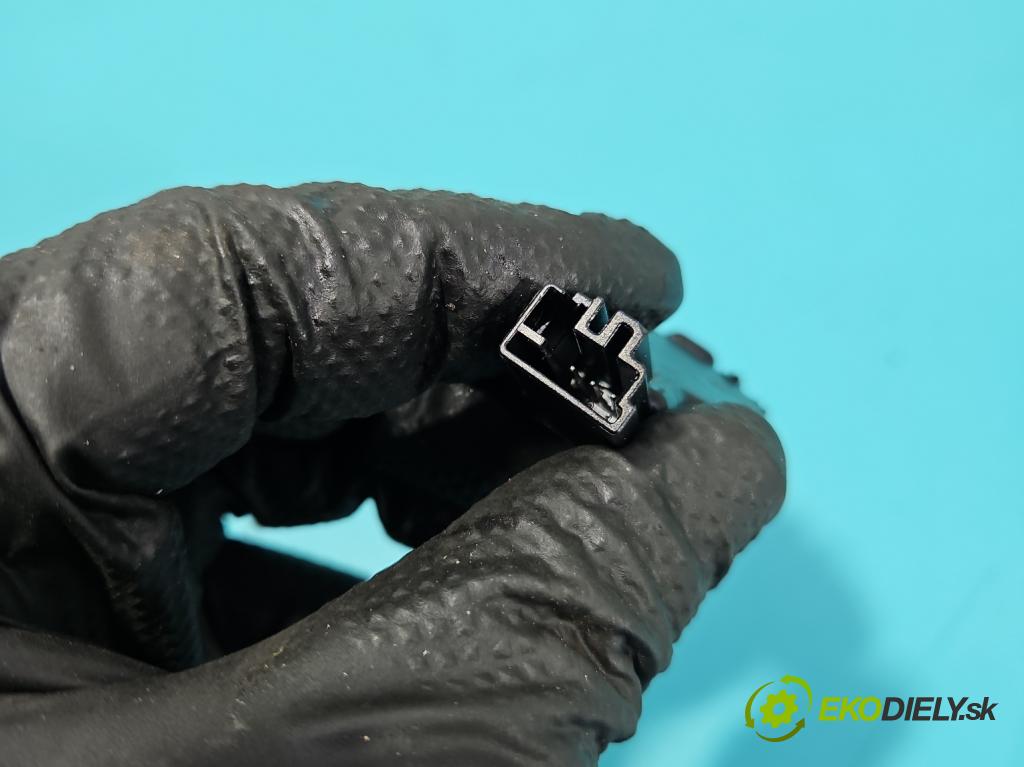 Peugeot 308 II 2013-2021 1.2 12V 110 HP manual 81 kW 1199 cm3 5- snímač déšť: 9815552880 (Snímač dažďa)