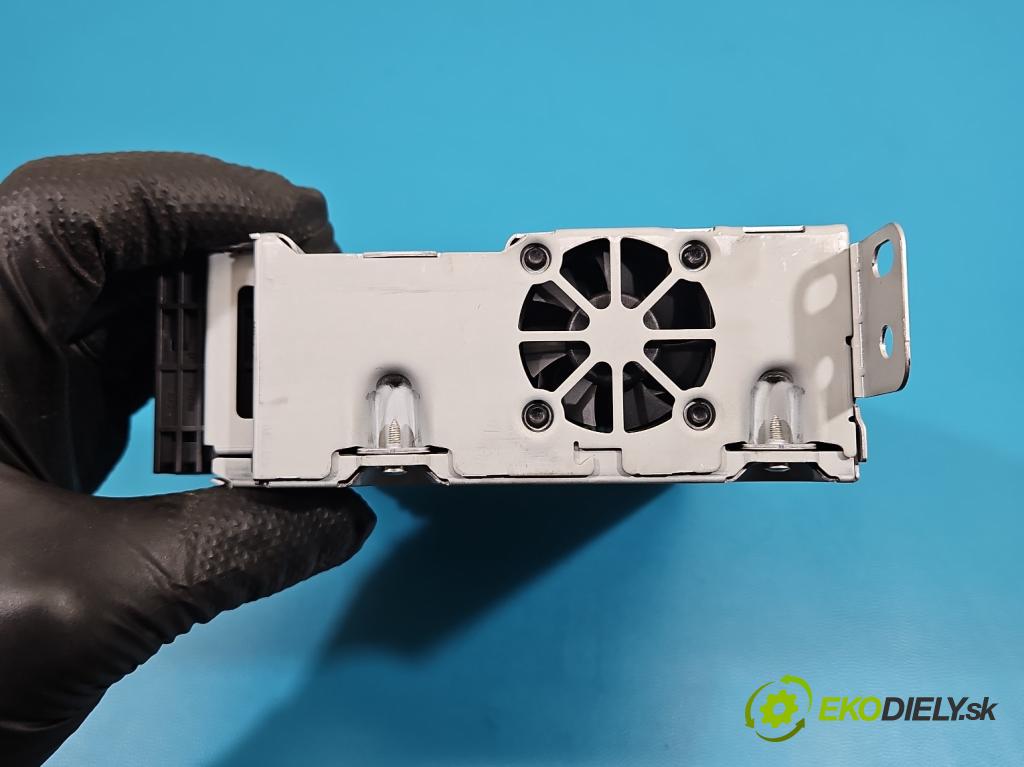 Peugeot 308 II 2013-2021 1.2 12V 110 HP manual 81 kW 1199 cm3 5- Radio originál 9821908980