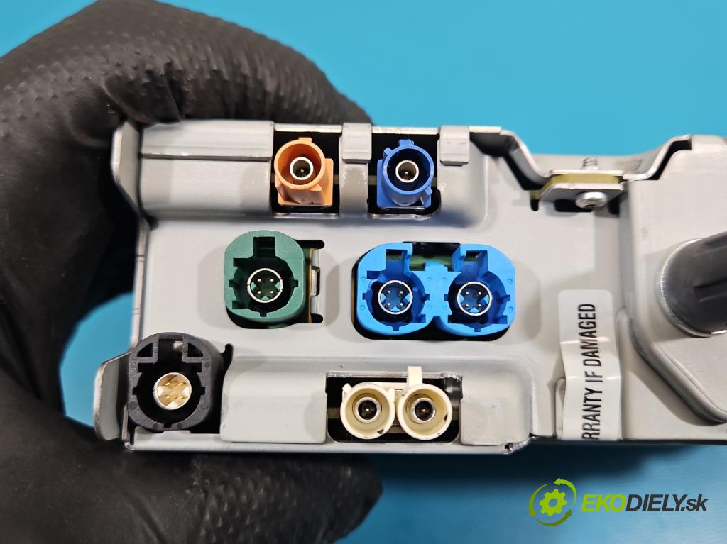 Peugeot 308 II 2013-2021 1.2 12V 110 HP manual 81 kW 1199 cm3 5- Radio originál 9821908980