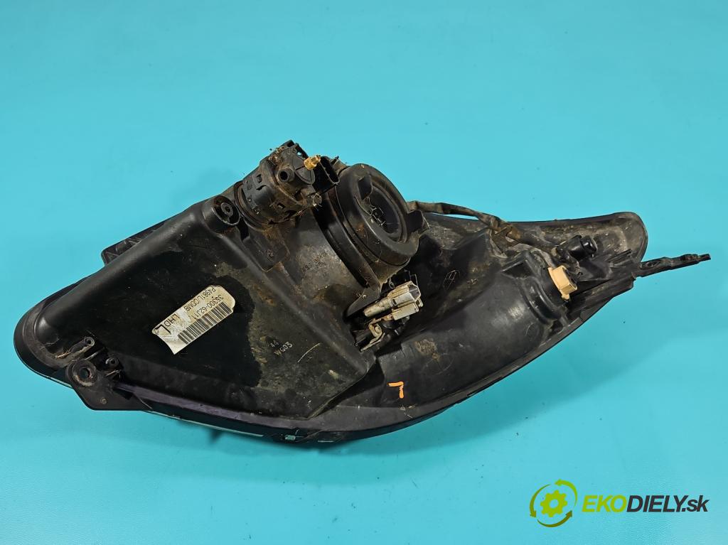 Suzuki Swift Mk6 2005-2010 1.3 16V 92 HP manual 68 kW 1328 cm3 5- Reflektor: ľavý 35300-62J11 (Kľučka dverí ostatné)