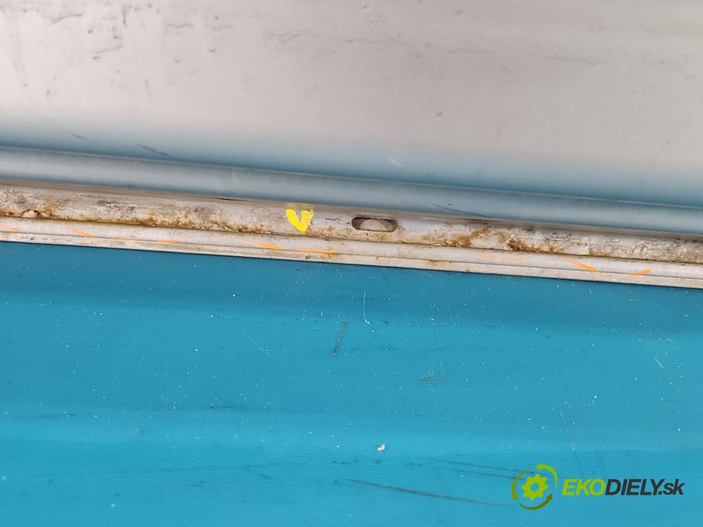 Peugeot 208 I 2012-2019 1.2 12V 82 hp manual 60 kW 1199 cm3 5- dveře přední pravé  (Klika dveří ostatní)