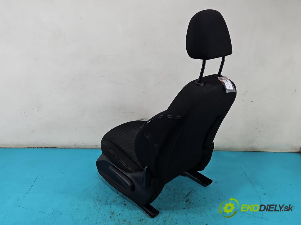 Peugeot 208 I 2012-2019 1.2 12V 82 HP manual 60 kW 1199 cm3 5- Sedačka ľavý  (Sedadlo)