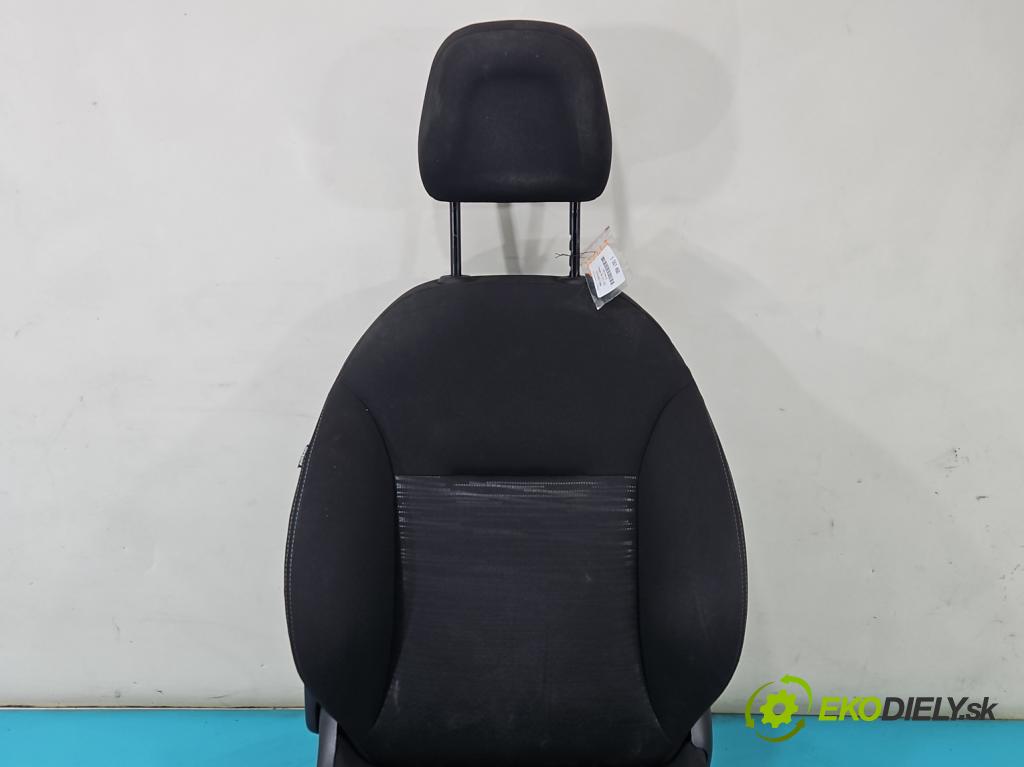 Peugeot 208 I 2012-2019 1.2 12V 82 HP manual 60 kW 1199 cm3 5- Sedačka pravý  (Sedadlo)