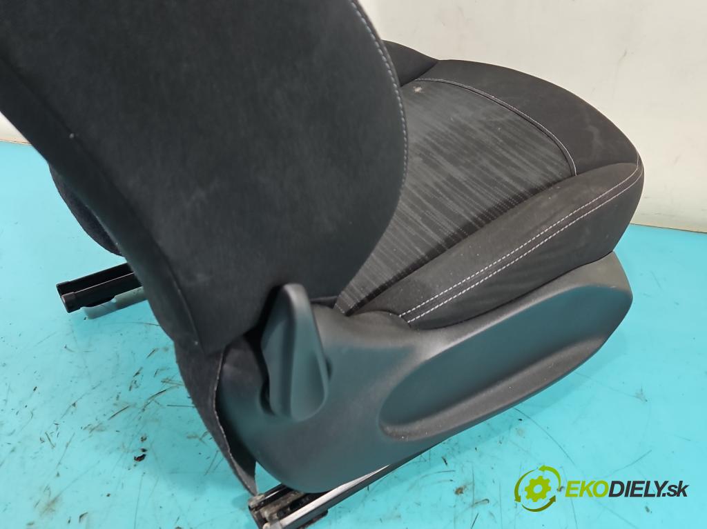 Peugeot 208 I 2012-2019 1.2 12V 82 HP manual 60 kW 1199 cm3 5- Sedačka pravý  (Sedadlo)