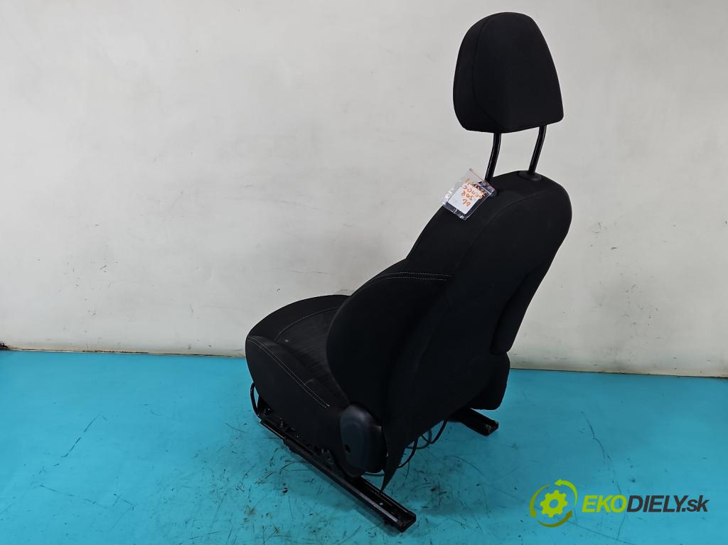 Peugeot 208 I 2012-2019 1.2 12V 82 HP manual 60 kW 1199 cm3 5- Sedačka pravý  (Sedadlo)