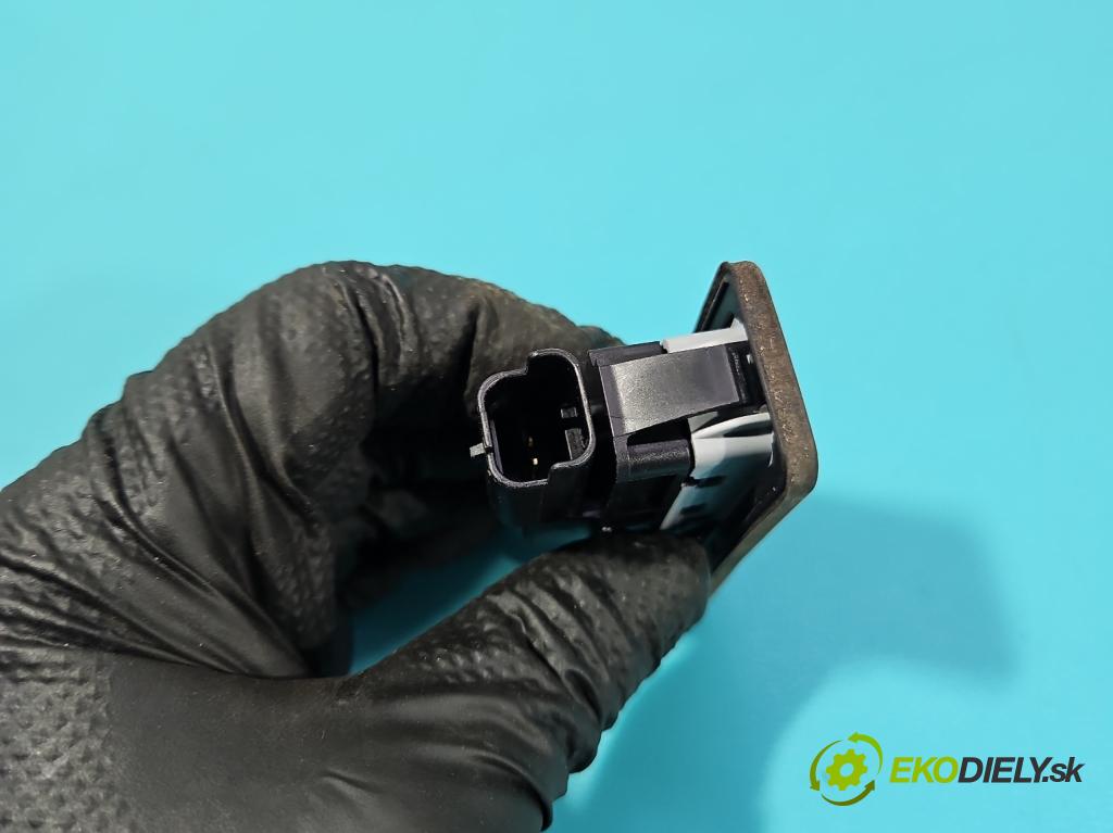 Peugeot 308 II 2013-2021 1.2 12V 110 hp manual 81 kW 1199 cm3 5- klika kufrových dveří zadní 95835T02