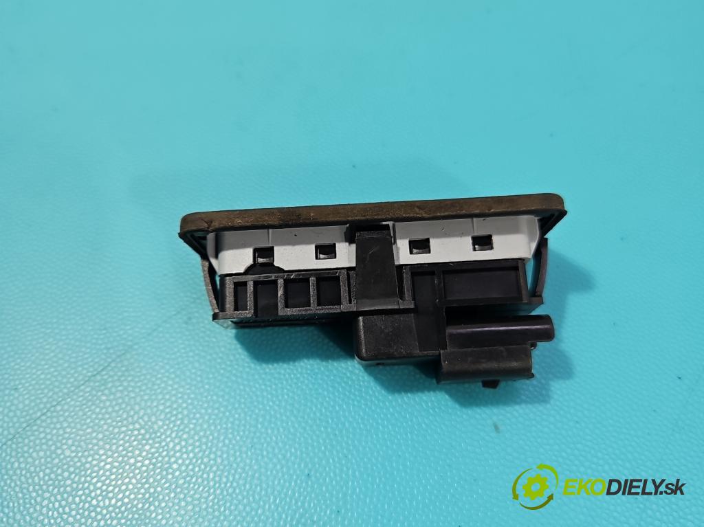 Peugeot 308 II 2013-2021 1.2 12V 110 hp manual 81 kW 1199 cm3 5- klika kufrových dveří zadní 95835T02