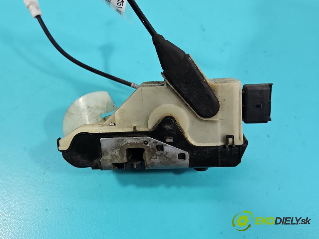 Peugeot 208 I 2012-2019 1.2 12V 82 hp manual 60 kW 1199 cm3 5- zámek přední levý 9688080080