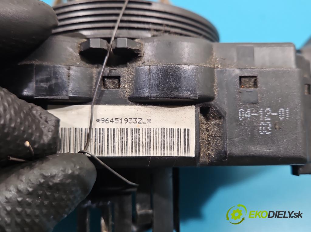 Citroen Xsara Picasso 2.0 hdi 90 HP manual 66 kW 1997 cm3 5- prepínač komplex: 96451933ZL (Prepínacie páčky pod volantom)