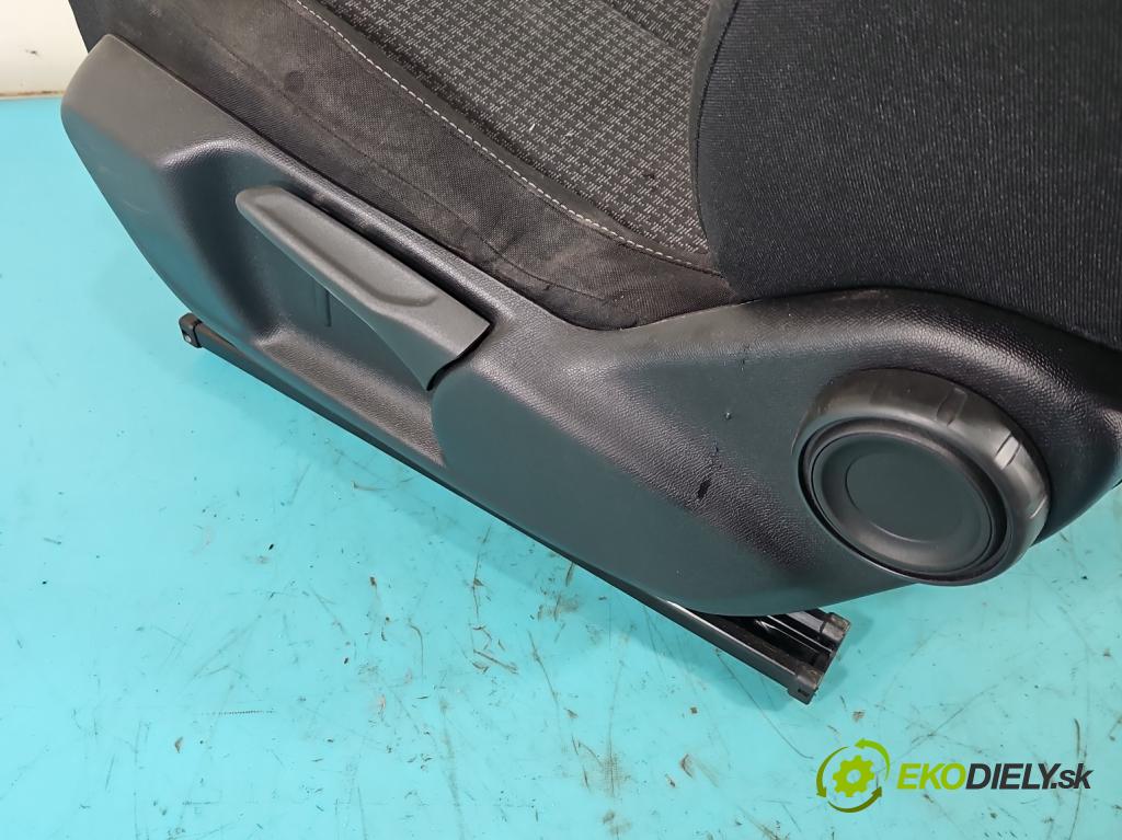 Peugeot 308 II 2013-2021 1.2 12V 110 HP manual 81 kW 1199 cm3 5- Sedačka ľavý  (Sedadlo)