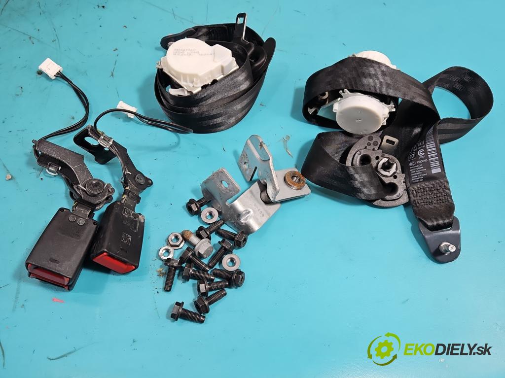 Peugeot 308 II 2013-2021 1.2 12V 110 HP manual 81 kW 1199 cm3 5- Pohovka: zadné (Sedadlo)