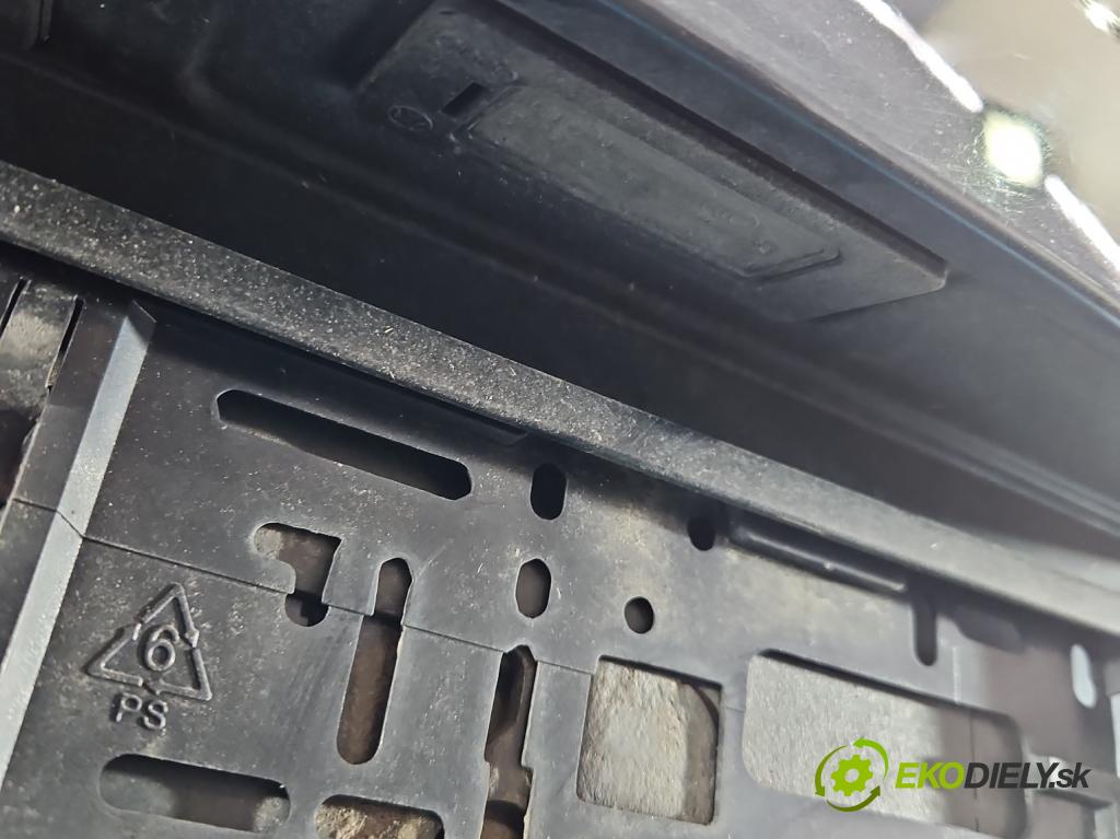 Audi A4 B8 2007-2015 2.0 tdi 136hp manual 100 kW 1968 cm3 4- zadní kufrové dveře  (Zadní kapota (kufr))