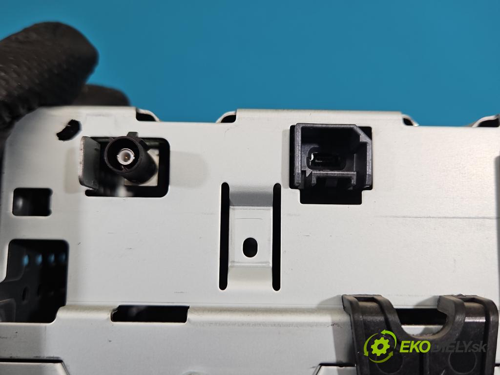 Opel Corsa E 2014-2019 1.4 16V 90 HP manual 66 kW 1398 cm3 5- Radio originál 39012675