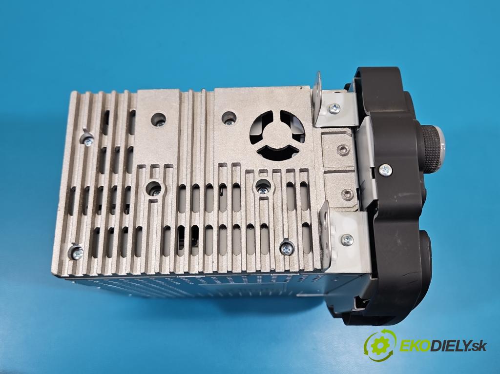 Opel Corsa E 2014-2019 1.4 16V 90 HP manual 66 kW 1398 cm3 5- Radio originál 39012675