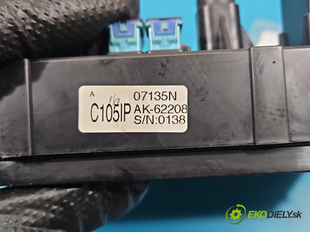 Opel Antara 2006-2015 2.0 cdti 150 hp automatic 110 kW 1991 cm3 5- skříňka pojistková  (Pojistková skříňka)