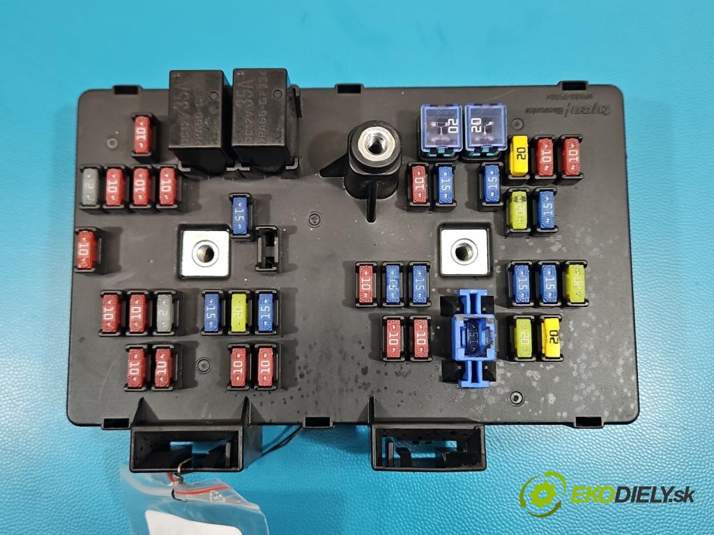 Opel Antara 2006-2015 2.0 cdti 150 hp automatic 110 kW 1991 cm3 5- skříňka pojistková  (Pojistková skříňka)