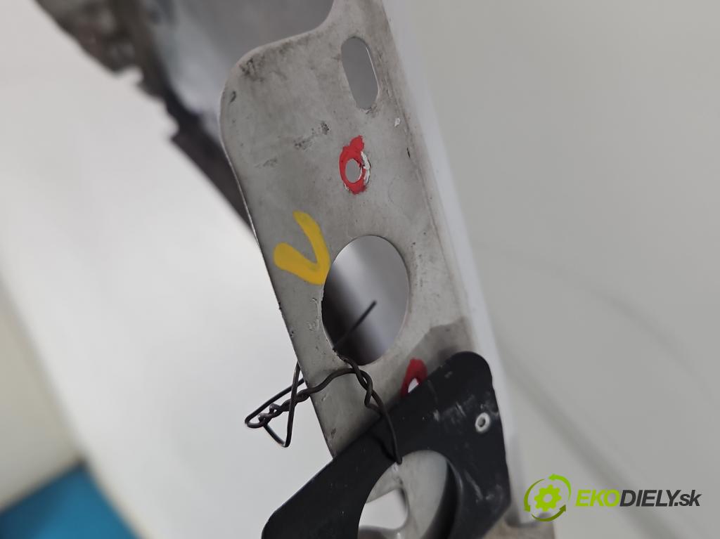 Audi A4 B9 2015-2024 2.0 TFSI 252KM automatic 185 kW 1984 cm3 4- blatník predné pravý  (Kľučka dverí ostatné)