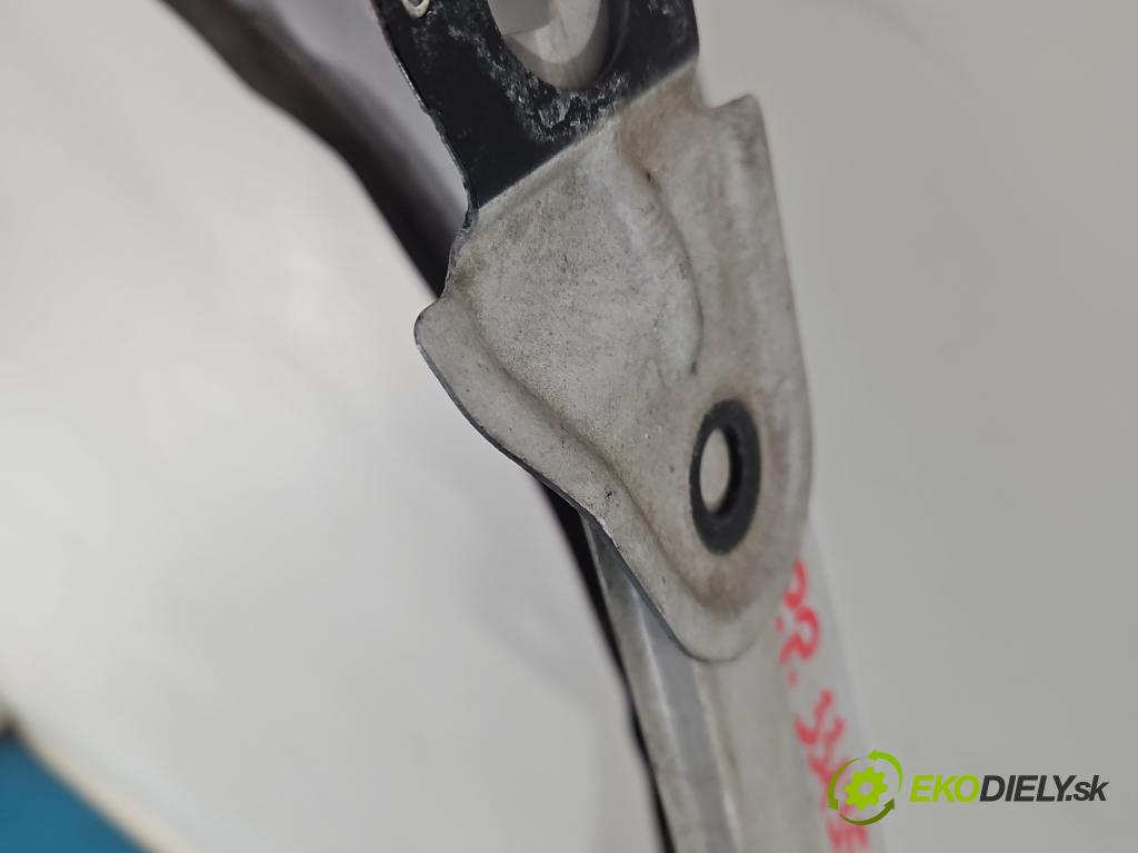 Audi A4 B9 2015-2024 2.0 TFSI 252KM automatic 185 kW 1984 cm3 4- blatník predné pravý  (Kľučka dverí ostatné)