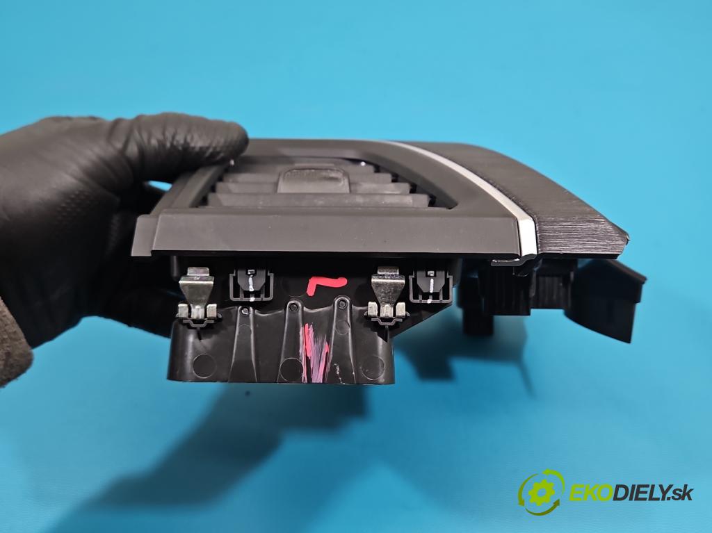 Renault Trafic III 2014 - 2.0 dci 150 HP manual 110 kW 1997 cm3 5- Mřížka: kúrenia stredová 682124433R (Mriežka kúrenia (fukár))