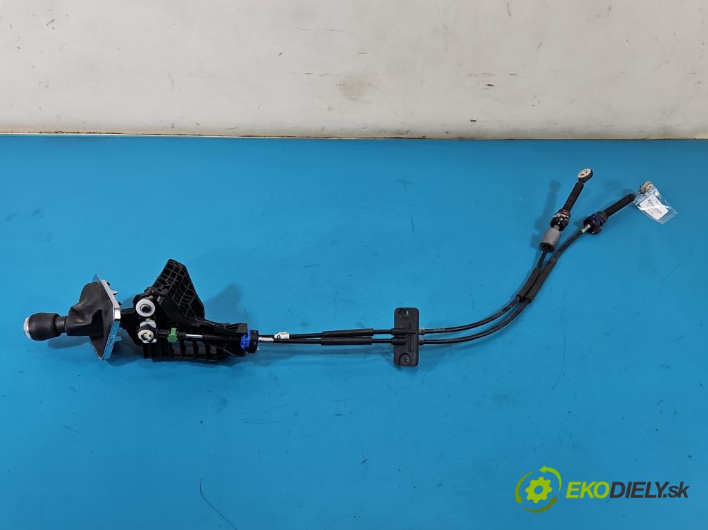 Renault Trafic III 2014 - 2.0 dci 150 HP manual 110 kW 1997 cm3 5- Páka: Změny: stupeň,rýchlosť 349013165R (Rýchlostná páka (kulisa))