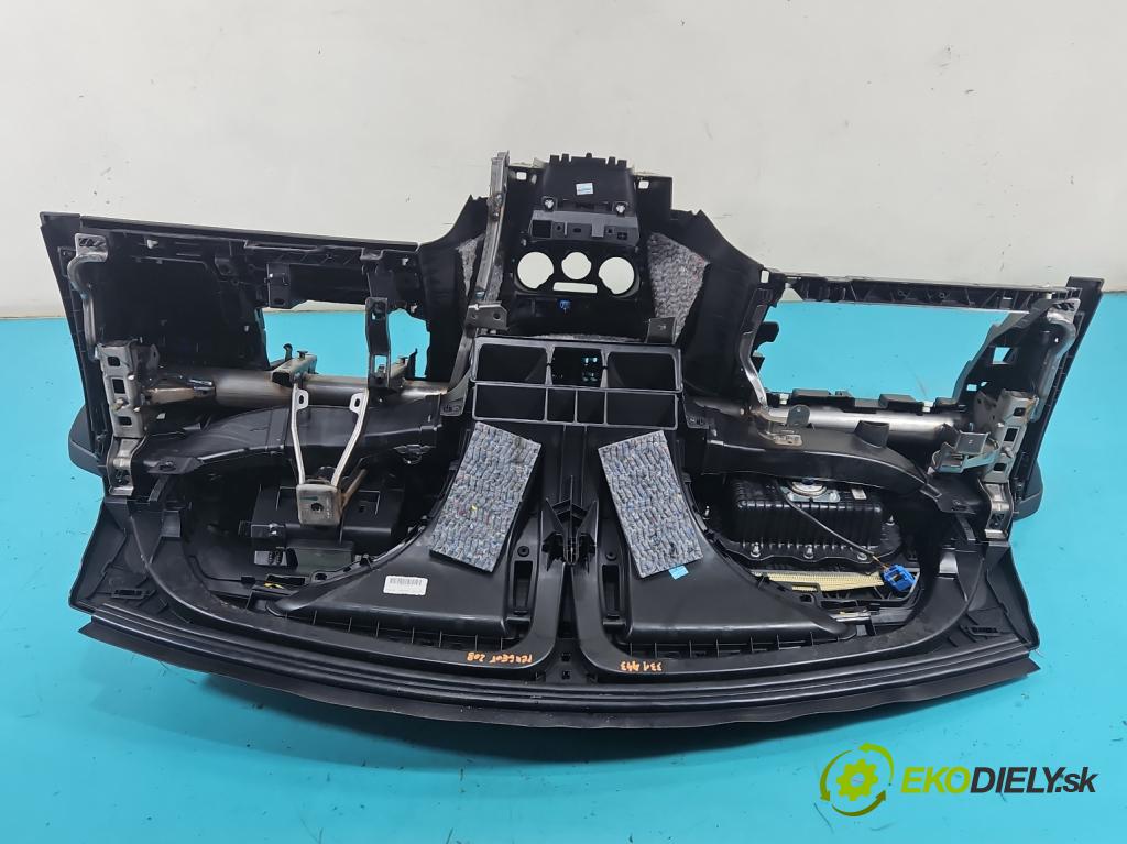 Peugeot 208 I 2012-2019 1.2 12V 82 hp manual 60 kW 1199 cm3 5- kokpit,přistrojova deska