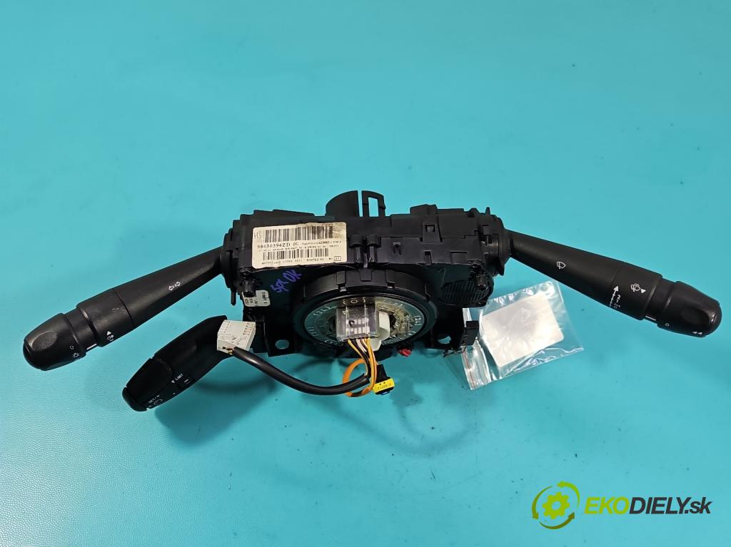 Peugeot 208 I 2012-2019 1.2 12V 82 HP manual 60 kW 1199 cm3 5- prepínač komplex: 98030394ZD (Prepínacie páčky pod volantom)
