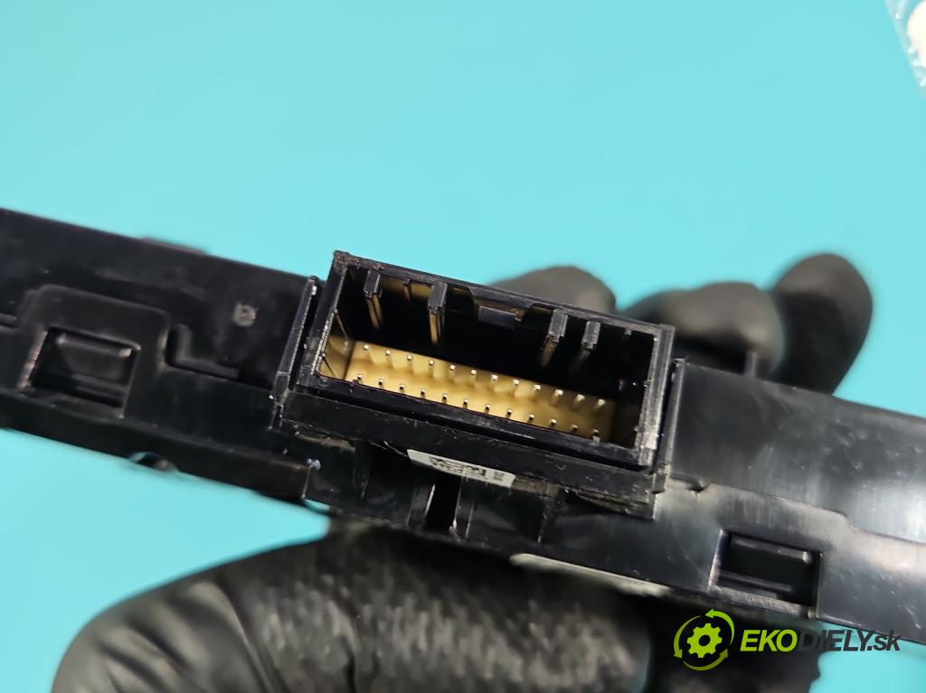 Renault Trafic III 2014 - 2.0 dci 150 hp manual 110 kW 1997 cm3 5- Přepínač světel nouzový: 283E81404R