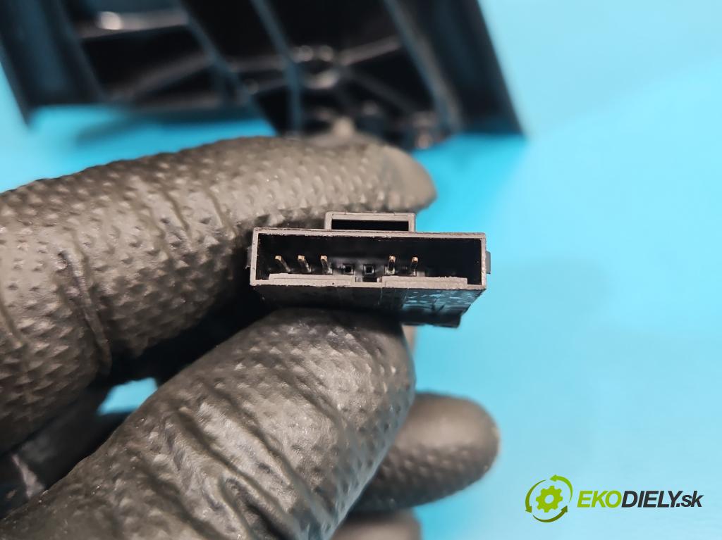 Opel Astra IV 2009-2015 1.6 16V 116 HP manual 85 kW 1598 cm3 5- zrkadlo ľavé  (Kľučka dverí ostatné)