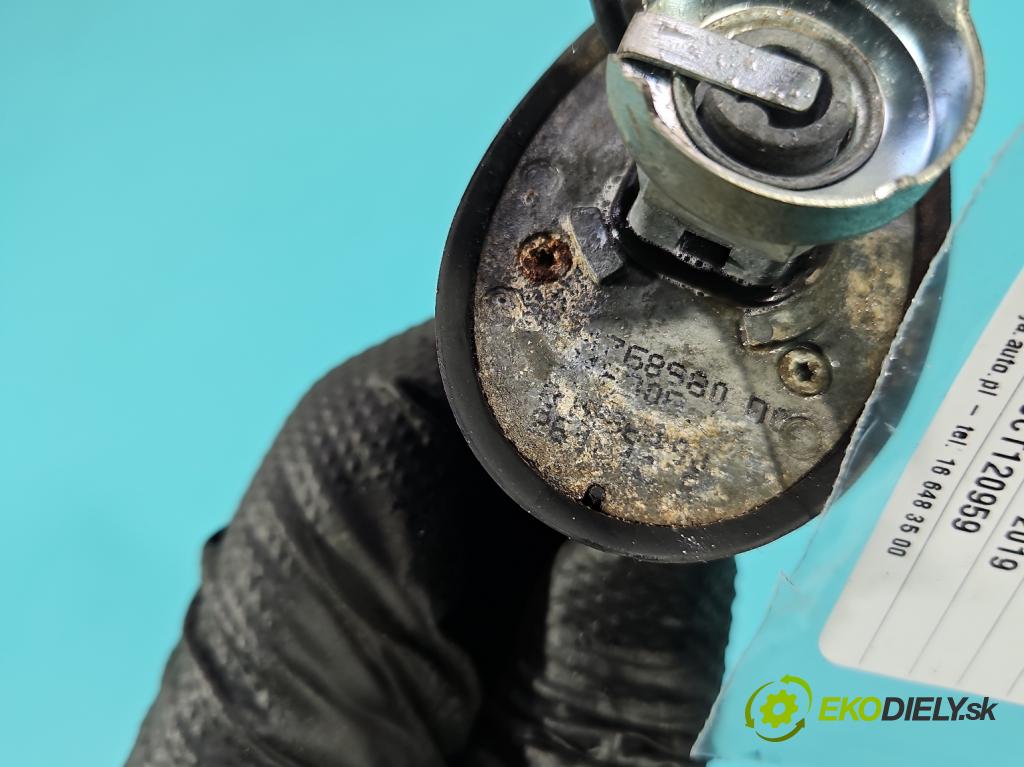 Peugeot 208 I 2012-2019 1.2 12V 82 HP manual 60 kW 1199 cm3 5- Antena 9674768980