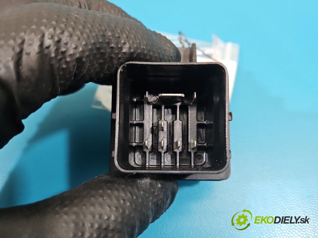 Renault Trafic III 2014 - 2.0 dci 150 HP manual 110 kW 1997 cm3 5- Relé: svíčky: zařicích: 110675590R (Relé)