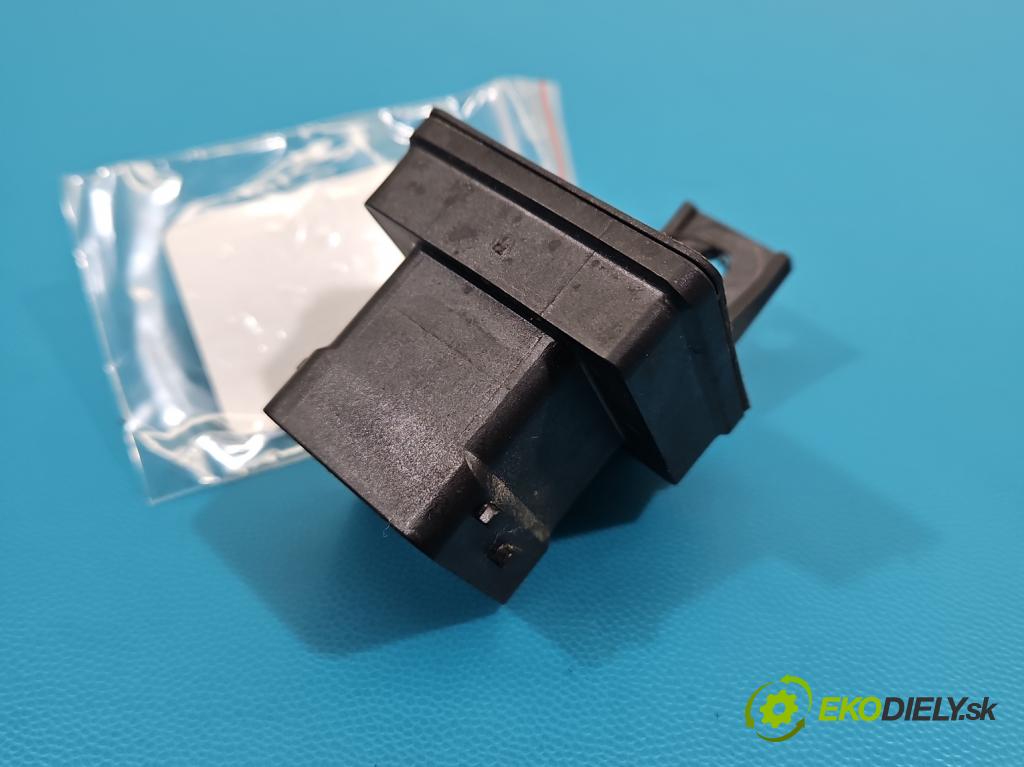 Renault Trafic III 2014 - 2.0 dci 150 HP manual 110 kW 1997 cm3 5- Relé: svíčky: zařicích: 110675590R (Relé)