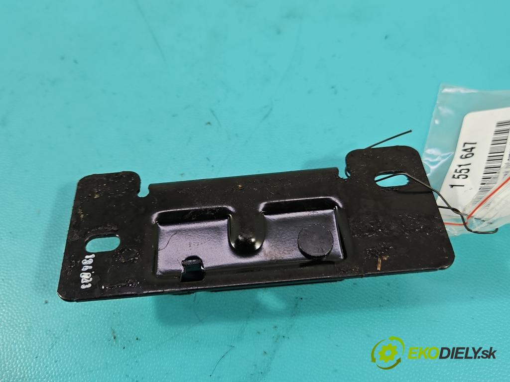 Renault Trafic III 2014 - 2.0 dci 150 hp manual 110 kW 1997 cm3 5- zámek zadní pravý 8200006252-G