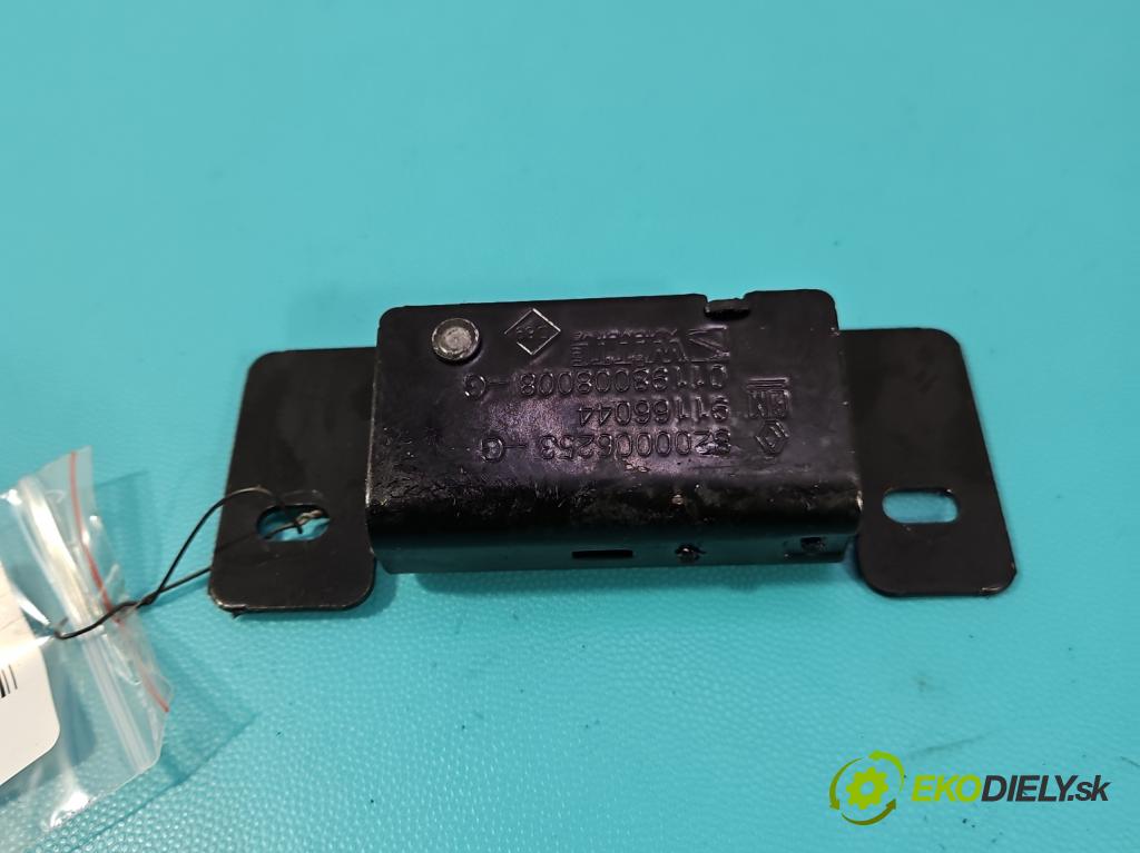 Renault Trafic III 2014 - 2.0 dci 150 hp manual 110 kW 1997 cm3 5- zámek zadní pravý 8200006253-G