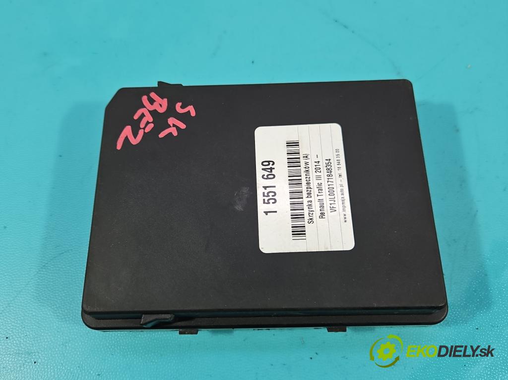 Renault Trafic III 2014 - 2.0 dci 150 hp manual 110 kW 1997 cm3 5- skříňka pojistková 284B79704R (Pojistková skříňka)