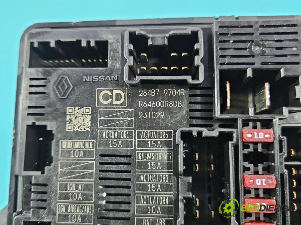 Renault Trafic III 2014 - 2.0 dci 150 hp manual 110 kW 1997 cm3 5- skříňka pojistková 284B79704R (Pojistková skříňka)