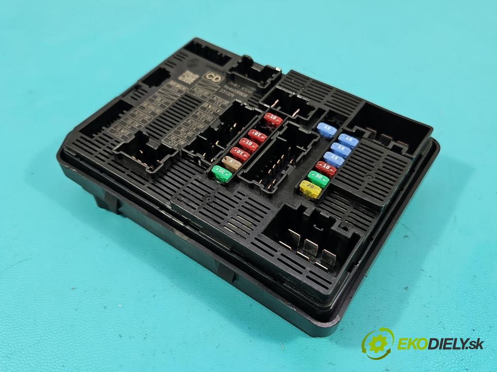 Renault Trafic III 2014 - 2.0 dci 150 hp manual 110 kW 1997 cm3 5- skříňka pojistková 284B79704R (Pojistková skříňka)