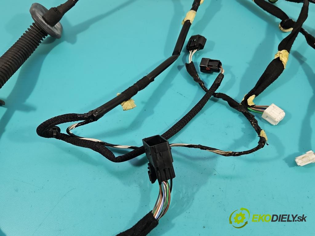 Renault Trafic III 2014 - 2.0 dci 150 hp manual 110 kW 1997 cm3 5- Balíček: dveře přední pravých 241246337R