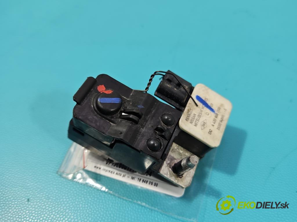 Renault Trafic III 2014 - 2.0 dci 150 hp manual 110 kW 1997 cm3 5- kontakt mínus: A4209051300