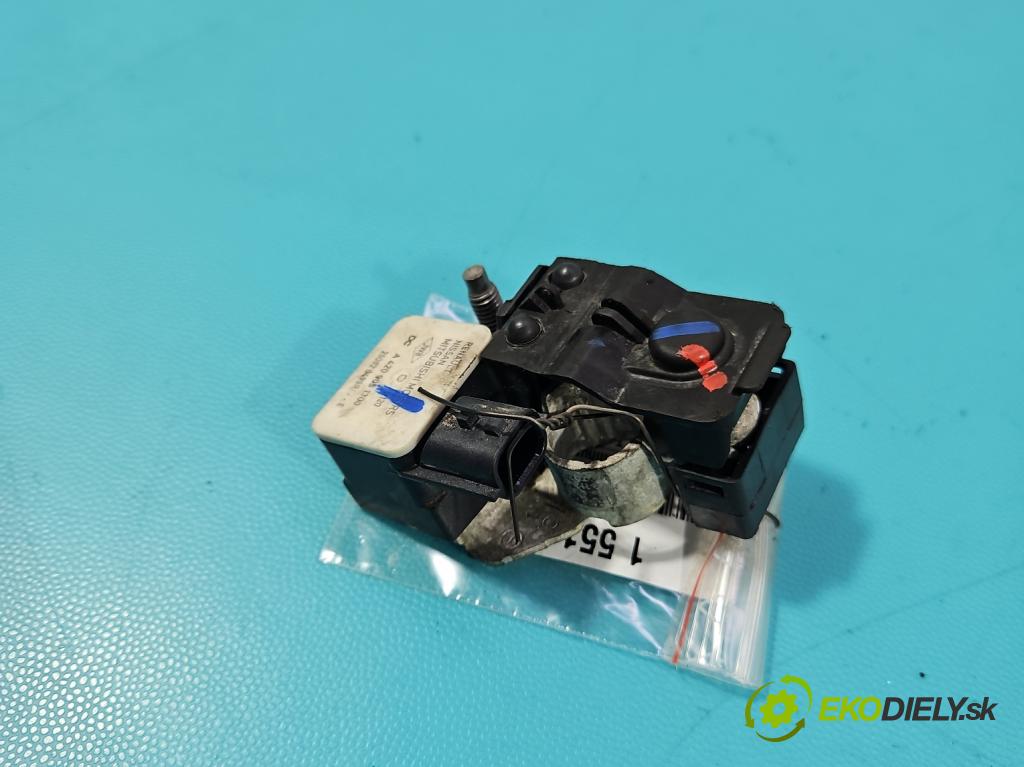 Renault Trafic III 2014 - 2.0 dci 150 HP manual 110 kW 1997 cm3 5- kontakt mínus: A4209051300