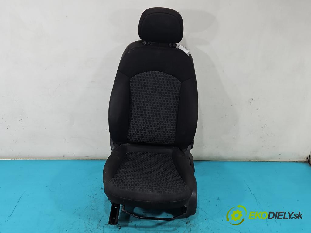 Opel Corsa E 2014-2019 1.4 16V 90 hp manual 66 kW 1398 cm3 5- Sedadlo levý  (Sedadlo)