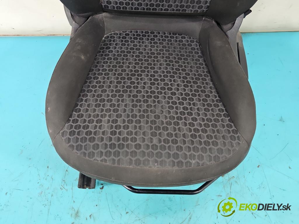 Opel Corsa E 2014-2019 1.4 16V 90 hp manual 66 kW 1398 cm3 5- Sedadlo levý  (Sedadlo)