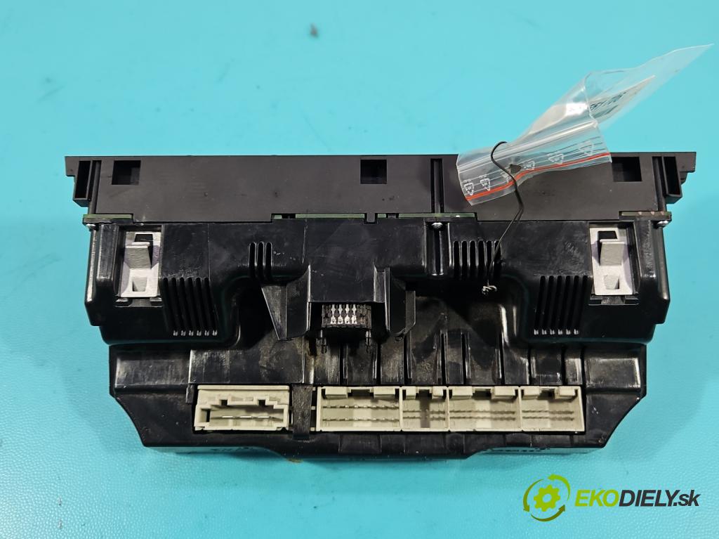 Audi A6 C6 2004-2011 3.0 tdi 232KM automatic 171 kW 2967 cm3 5- palubní deska panel topení 4F1820043AC