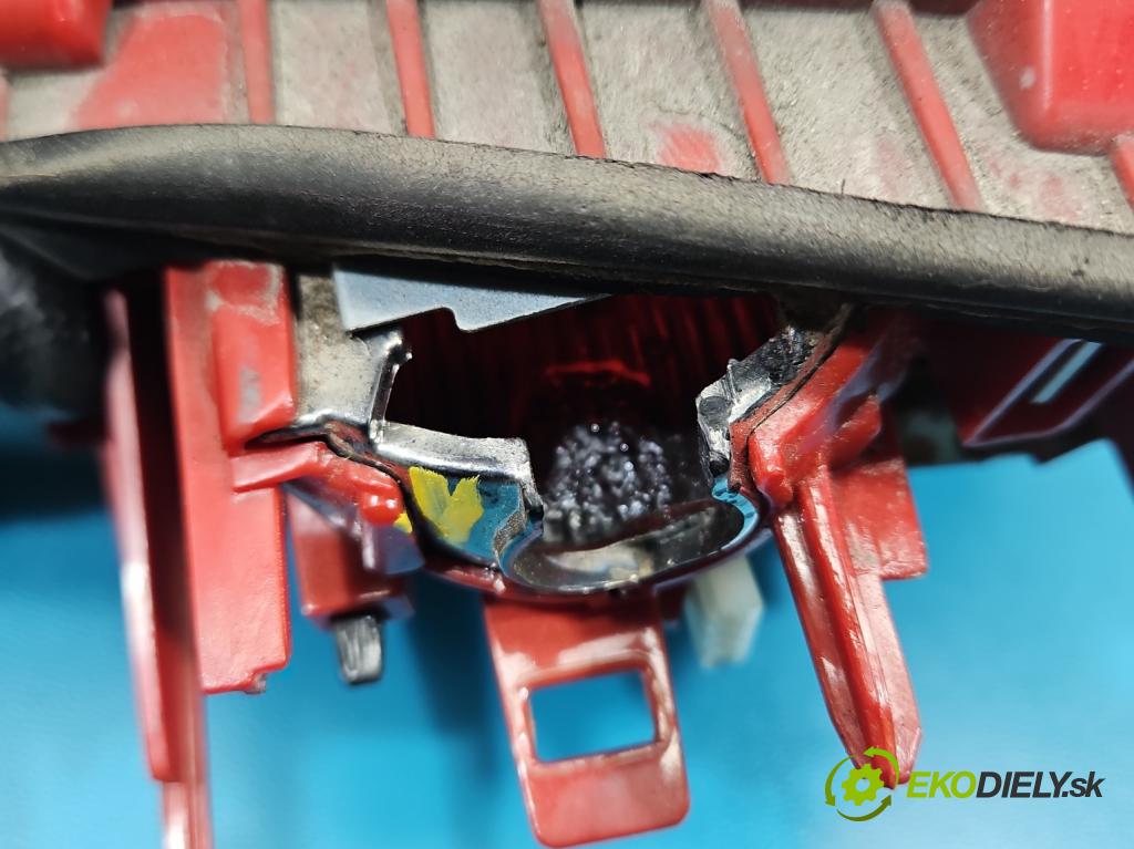 Audi A6 C6 2004-2011 3.0 tdi 232KM automatic 171 kW 2967 cm3 5- světlo zadní levé  (Klika dveří ostatní)