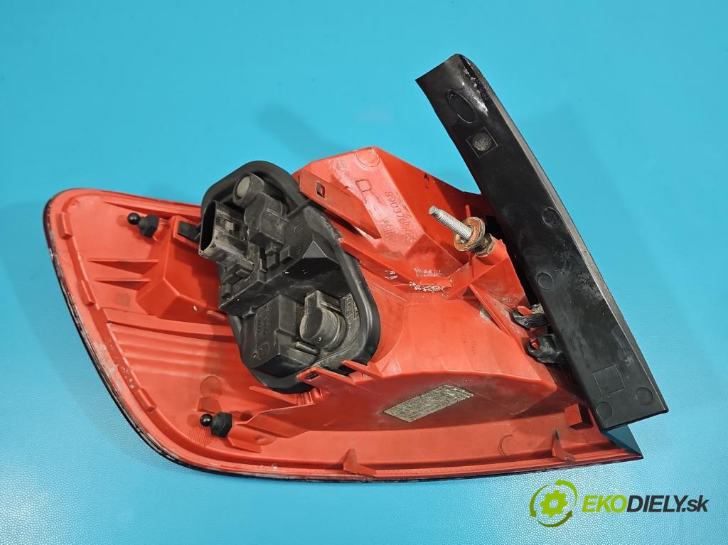 Audi A6 C6 2004-2011 3.0 tdi 232KM automatic 171 kW 2967 cm3 5- svetlo / reflektor zadné pravé 89037752 (Kľučka dverí ostatné)